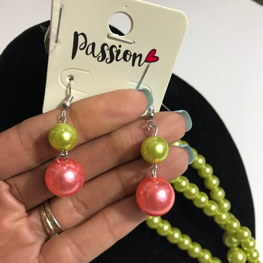 3/$30 3 Layer Pearls - Pink & Green - Picture 2 of 3